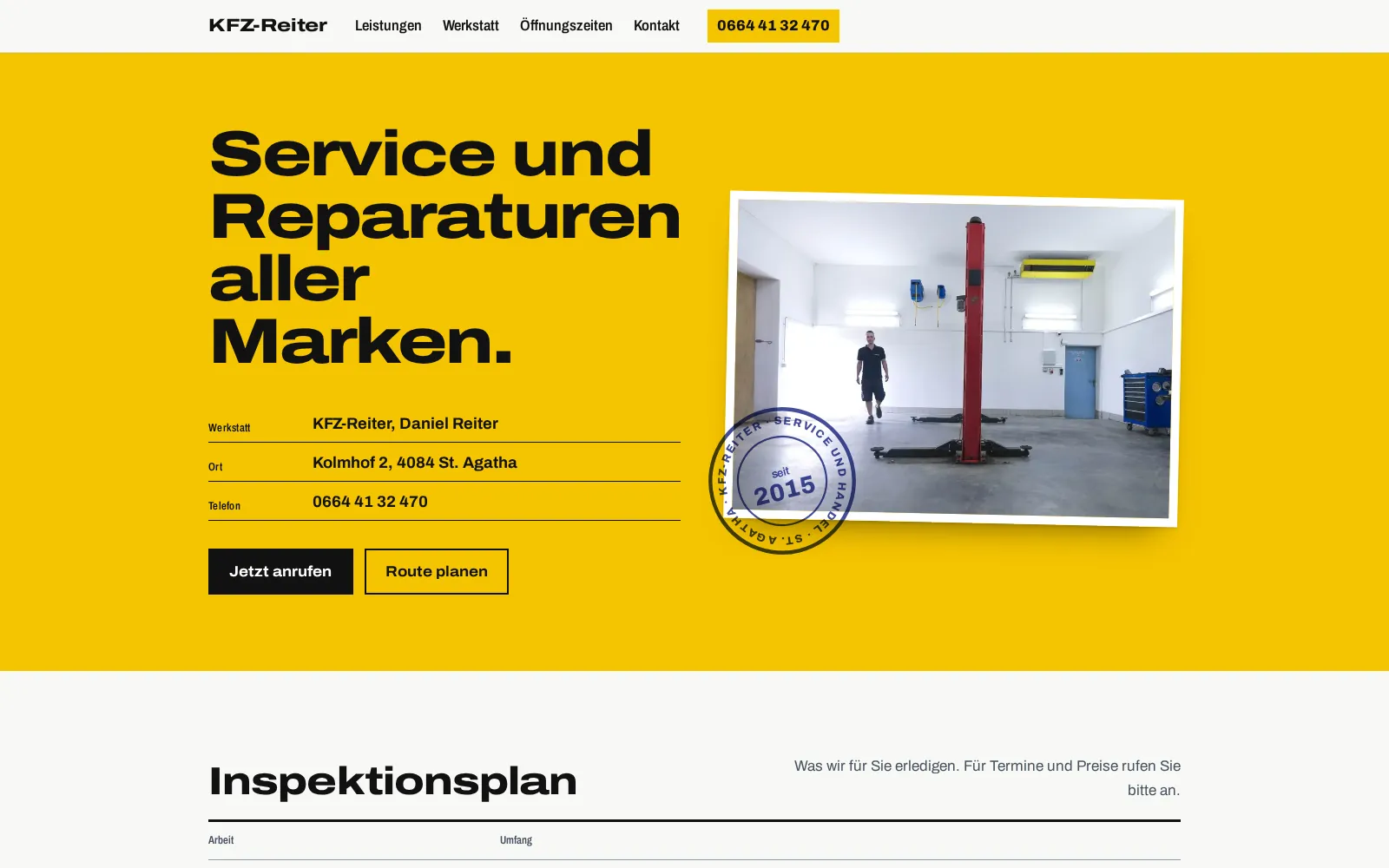 Vorschau Entwurf 2: gelber Serviceheft-Umschlag mit Formularfeldern und blauem Werkstattstempel